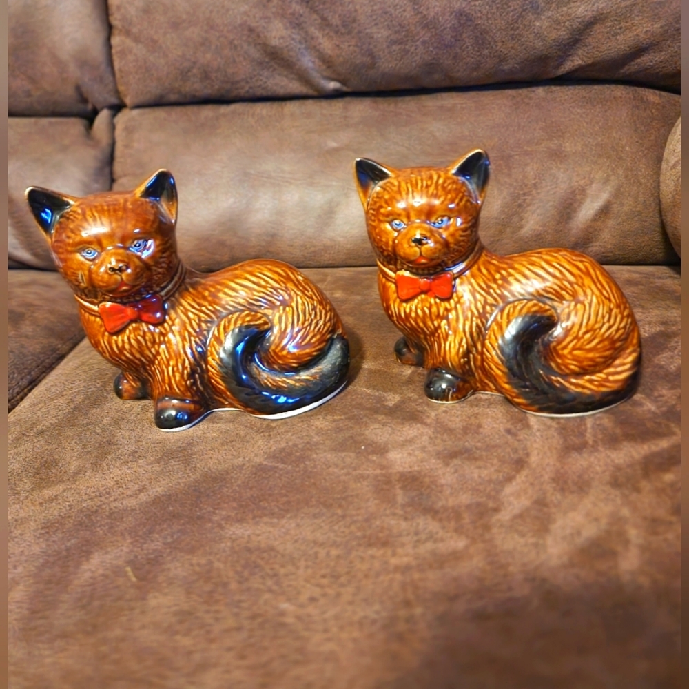 2 Vintage Handcrafted Collectibles MCS (Brazil) Figural Cats with Red Bowtie